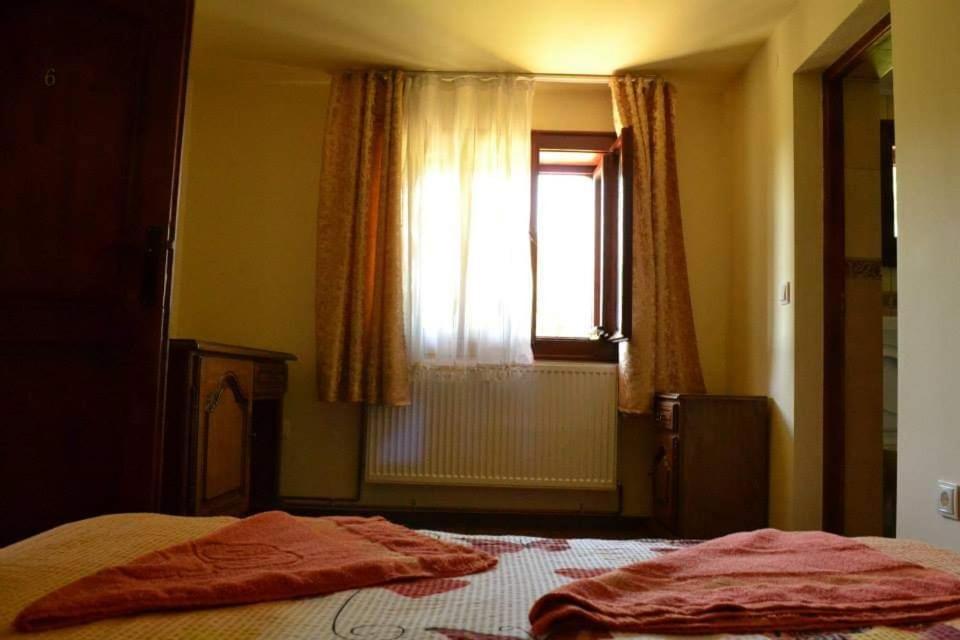 Отель Casa Din Barsana Birsana Экстерьер фото